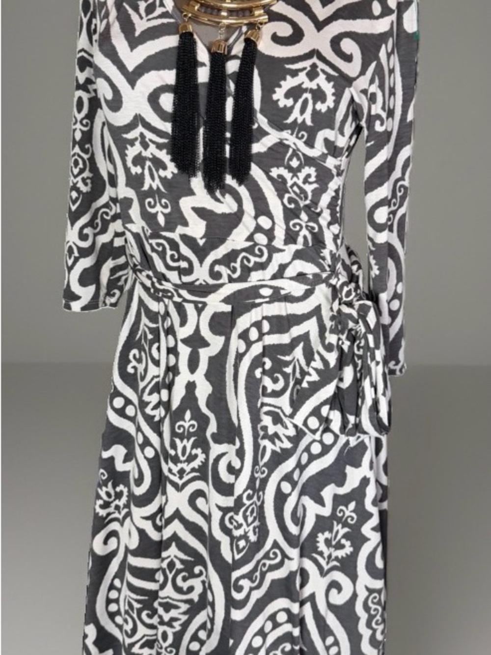 Pink Blush size Small Women's Gray & White Patterned Wrap Dress